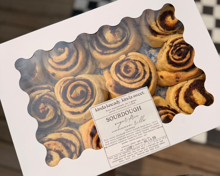 monk fruit cinnamon rolls