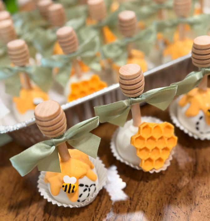 honey bee cake pops
